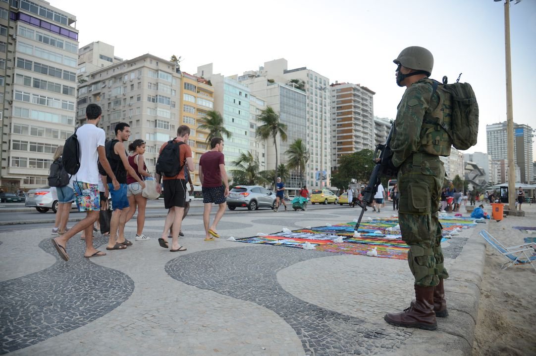 Tropas começam a deixar ruas do Rio