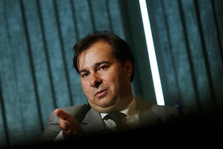 Rodrigo Maia dá sinal de que se afasta do governo Temer