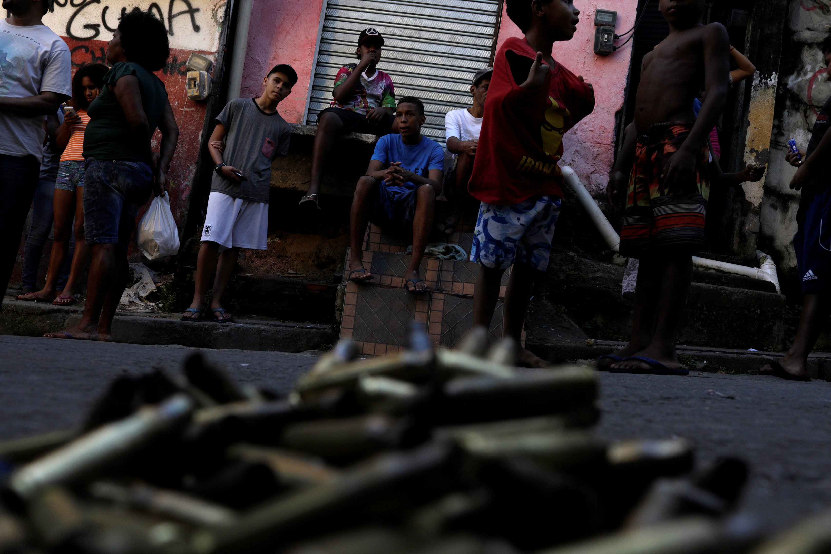 Menina de 11 anos morre atingida por bala perdida no Rio