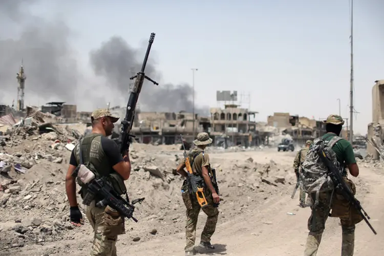 Guerra em Mosul: coalizão internacional liderada pelos Estados Unidos está proporcionando apoio aéreo e terrestre à ofensiva do Exército iraquiano (Ahmed Jadallah/Reuters)