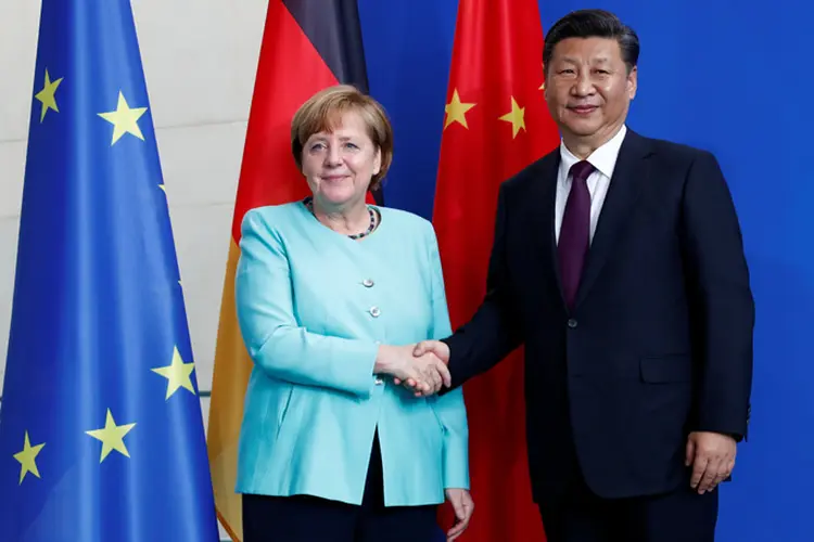 Xi Jinping, sobre encontro com Merkel: "as relações sino-alemães estão prestes a ter um novo começo onde nós precisamos de novos avanços" (Fabrizio Bensch/Reuters)
