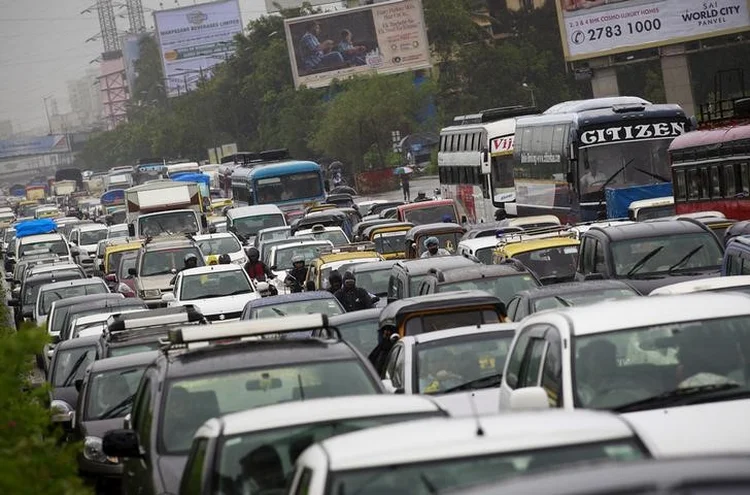 Trânsito em Mumbai: o governo indiano quer reduzir a propriedade particular de automóveis (Danish Siddiqui/Reuters)
