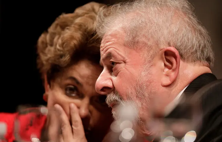 Lula e Dilma: teriam recebido US$ 150 milhões em propinas para uso em campanhas eleitorais (Ueslei Marcelino/Reuters)