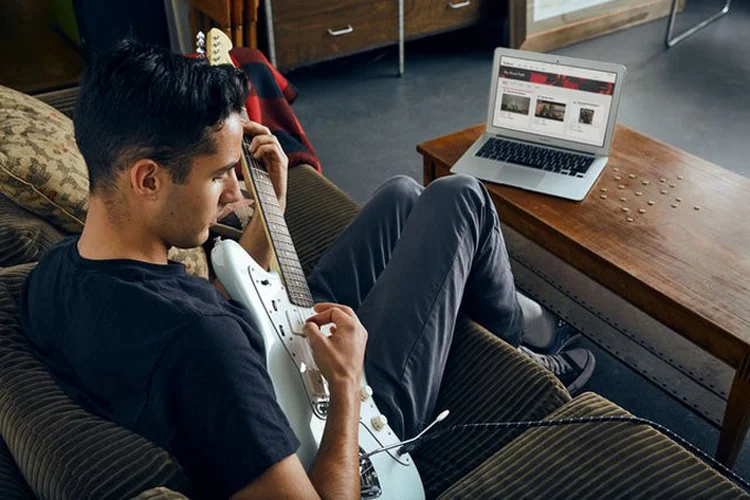 Fender Play ajuda iniciantes a aprender guitarra elétrica (Fender/Divulgação)