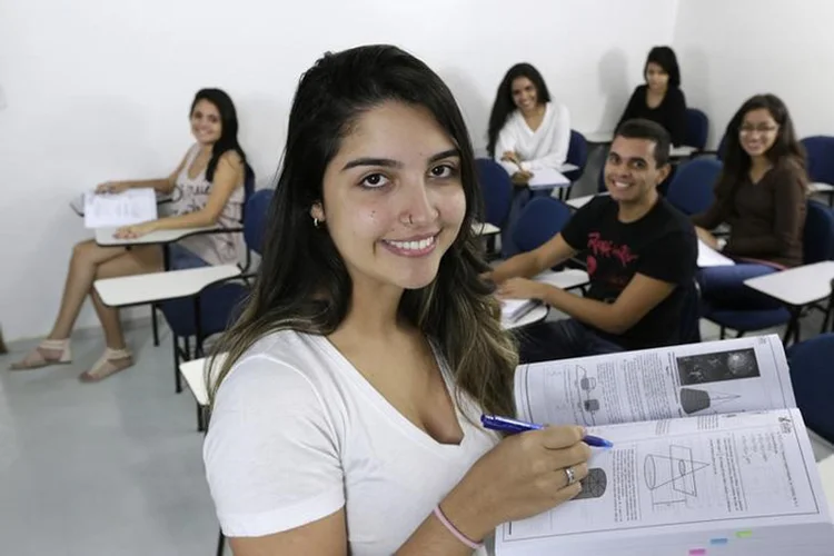 Taxas: aluno paga hoje juro nominal de 6,5% ao ano, o que poderia ser vantajoso em tempos de inflação elevada. (Joedson Alves/Reuters)