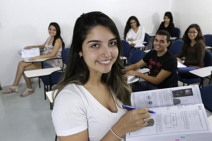 Governo estuda estímulo à migração de alunos do Fies