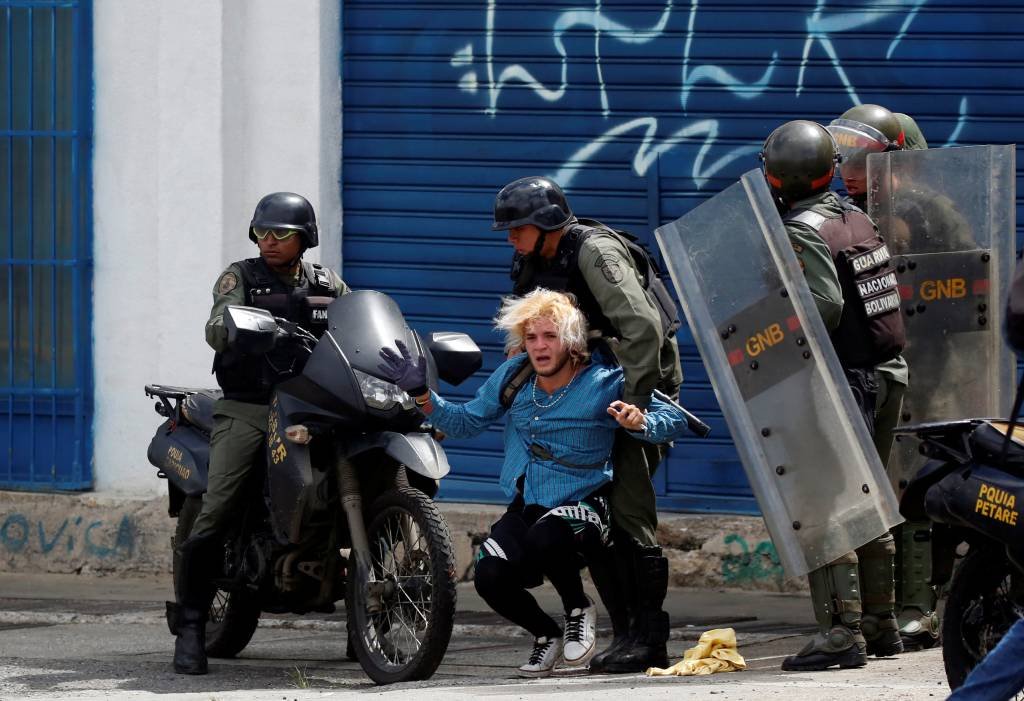 Forças de segurança dispersam marchas em vários pontos de Caracas