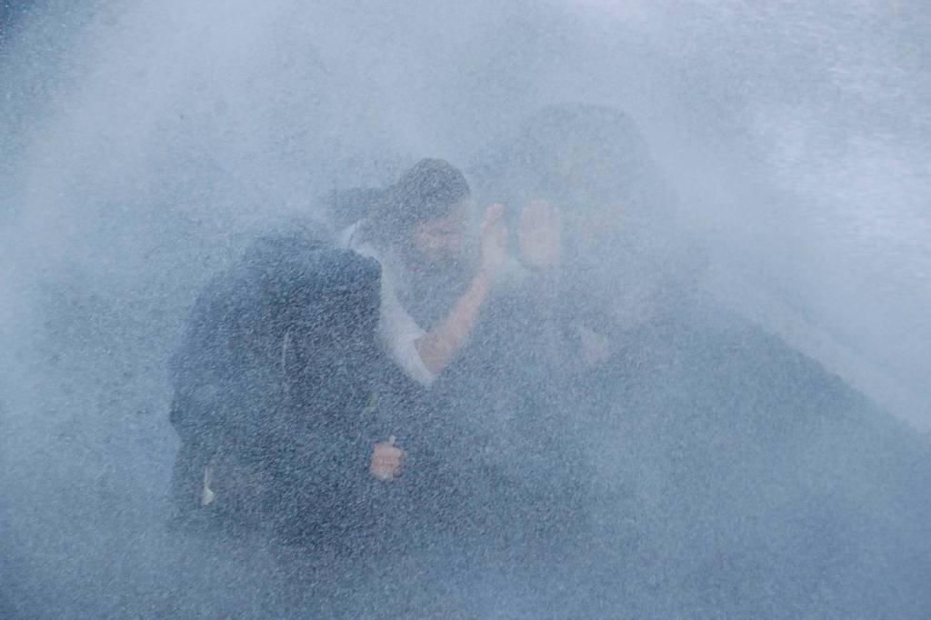 Polícia usa canhões de água em marcha contra cúpula do G20