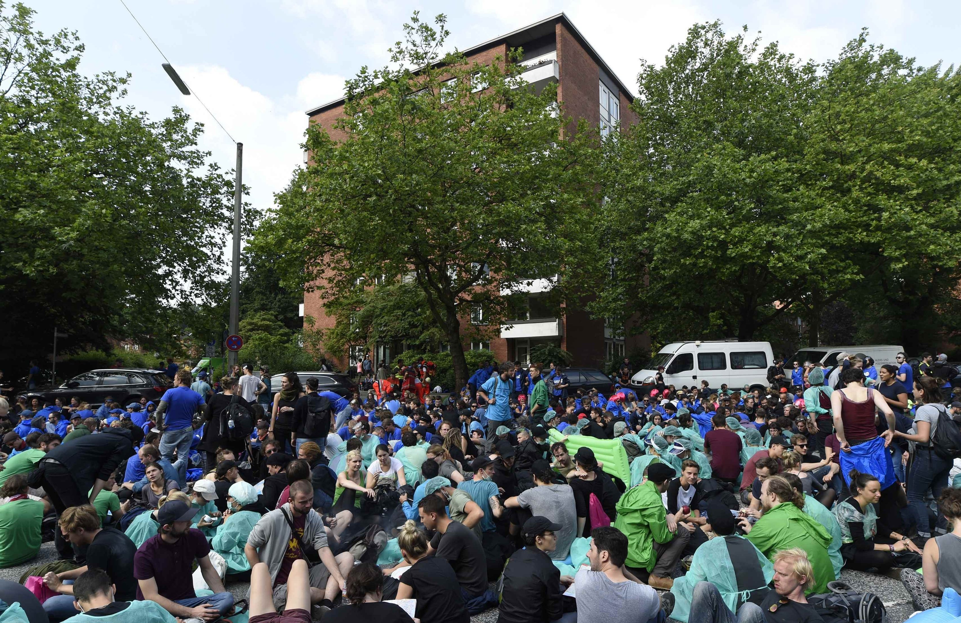 Polícia e manifestantes voltam a se enfrentar em Hamburgo