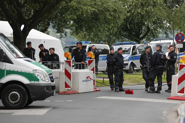 Polícia de Hamburgo: confrontos registrados ontem deixaram 111 agentes feridos e 44 pessoas foram detidas (Fabrizio Bensch/Reuters)