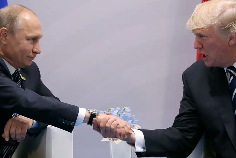 Putin e Trump: encontro levou a um giro espetacular na política externa e de defesa dos EUA (Carlos Barria/Reuters)