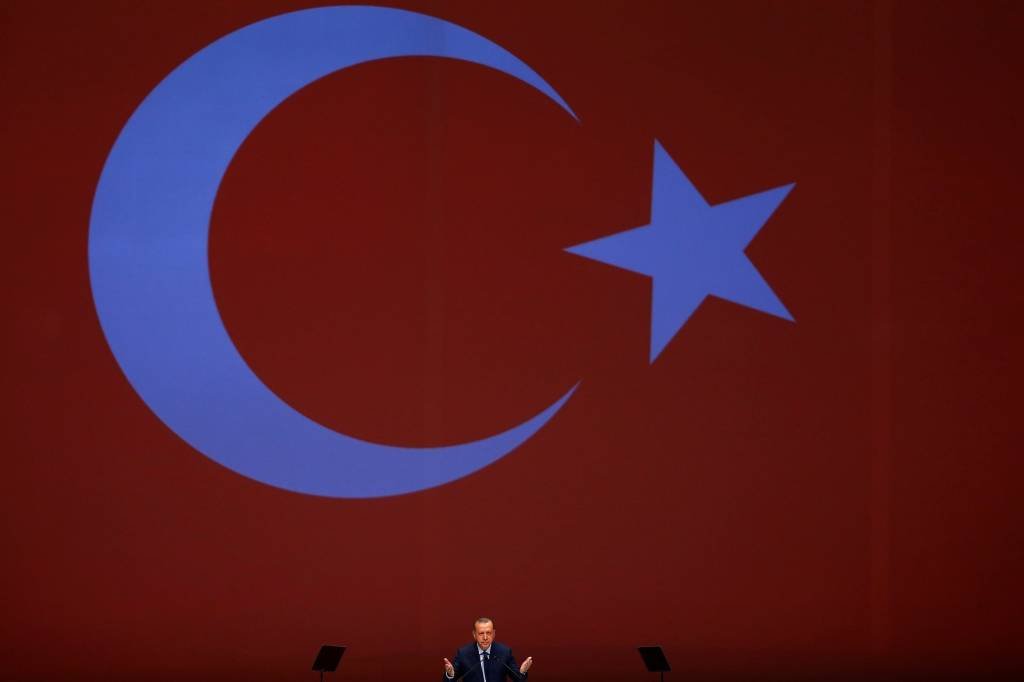 Turquia estende até abril estado de emergência imposto em 2016