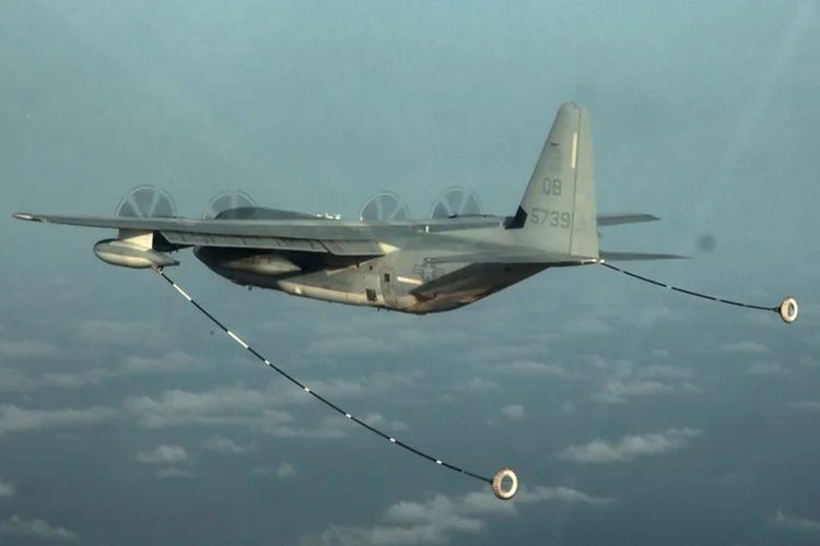 Lockheed Martin KC-130: avião tanque utilizados para reabastecimento aéreo e de transporte.  (Cpl. John Robbart /Marine Corps/Reuters)