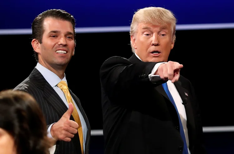 Trump e Trump Jr.: a Rússia colocou uma grande nuvem sobre os seis primeiros meses de Trump na Presidência (Mike Segar/Reuters)