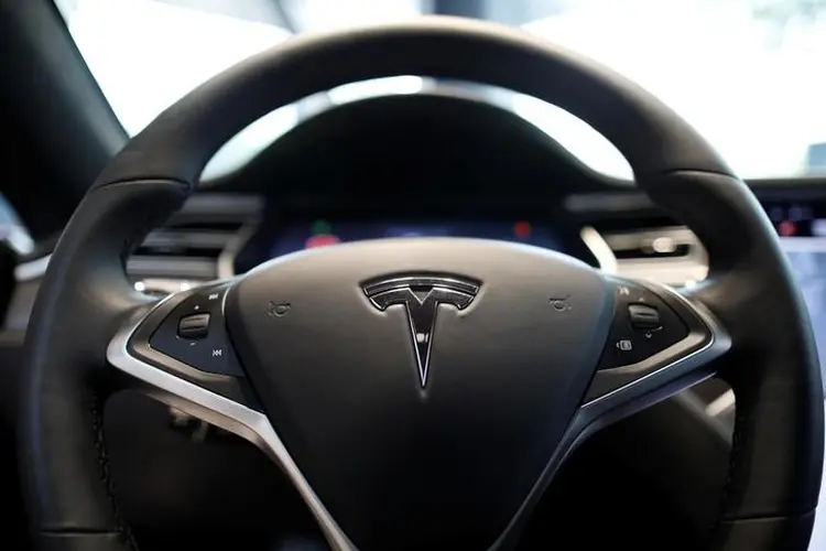 Tesla: a produção do Model 3 começou nos últimos dias e espera-se que atinja 20 mil unidades por mês em dezembro (Kim Hong-Ji/Reuters)