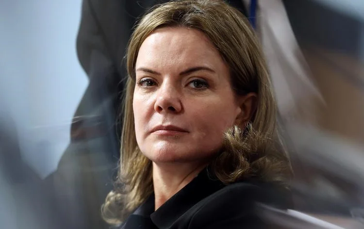 Senadora Gleisi Hoffmann: condenou ataques ao acampamento de apoiadores do ex-presidente Lula (Adriano Machado/Reuters)