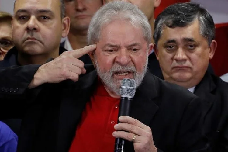 Lula: ele afirma que "os direitos democráticos estão sendo jogados no lixo" (Nacho Doce/Reuters)