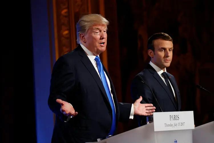 Trump e Macron: para tentar se aproximar de Trump e seu eleitorado, Macron concedeu uma entrevista à rede de TV Fox News antes de embarcar (Kevin Lamarque/Reuters)