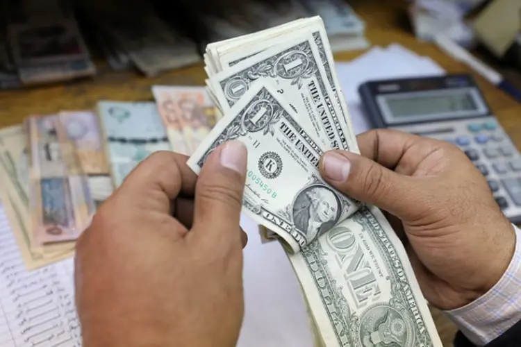 Dólar: na mínima do dia, moeda chegou a 3,14 reais (Mohamed Abd El Ghany/Reuters)
