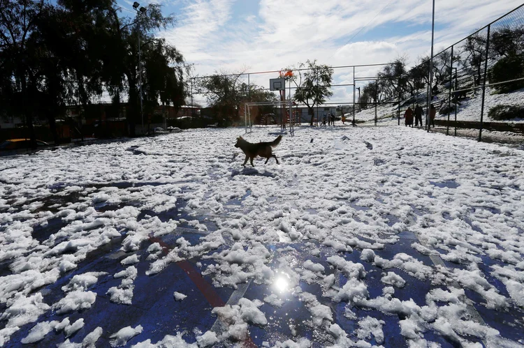Nevasca incomum atinge Santiago do Chile. 15/07/2017. REUTERS/Carlos Vera  (Carlos Vera/Reuters)