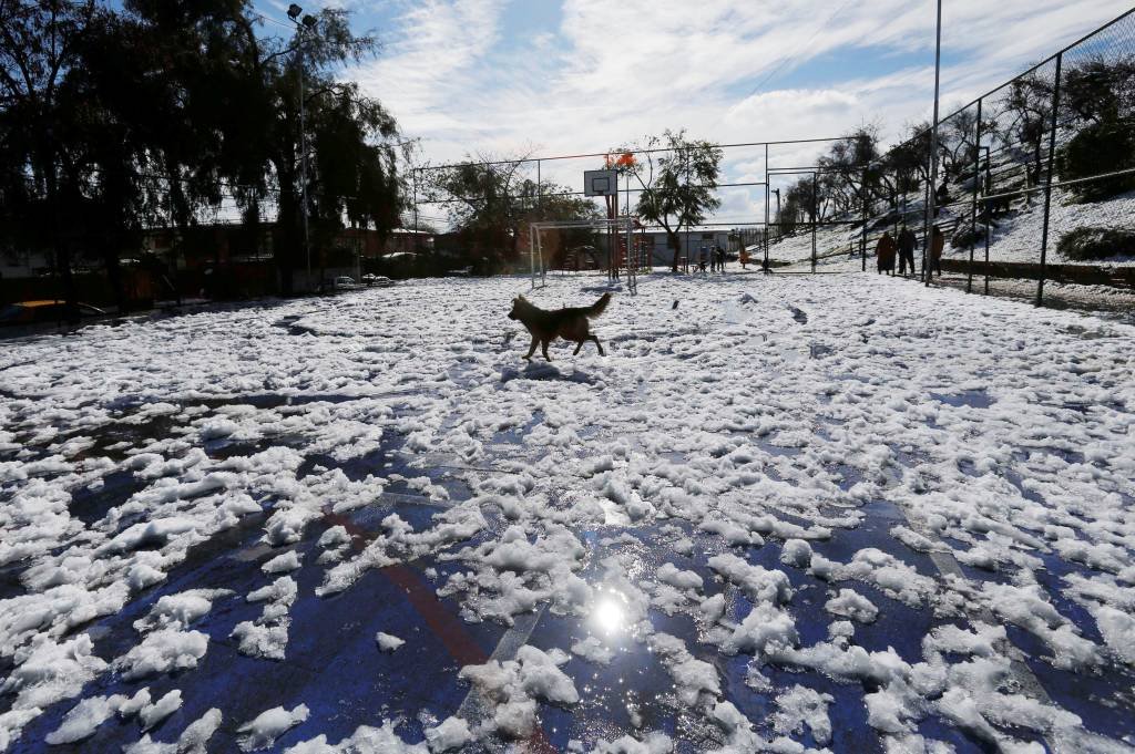 Nevasca rara em Santiago deixa um morto e 200 mil sem energia