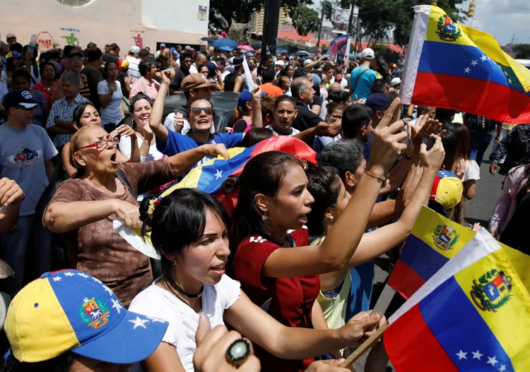 Venezuela: Plebiscito simbólico pede convocação de uma assembleia constituinte (Carlos Garcia Rawlins/Reuters)