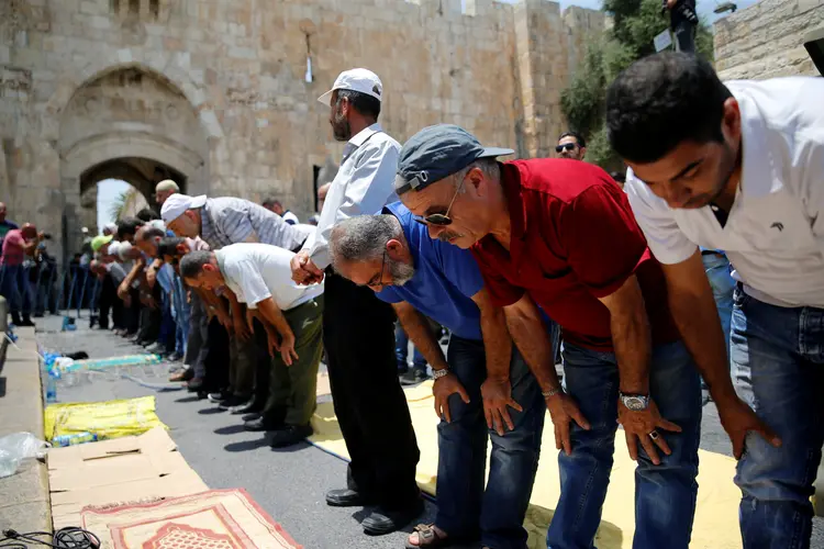 Jerusalém: ontem terminaram as 48 horas de fechamento da esplanada (Ammar Awad/Reuters)