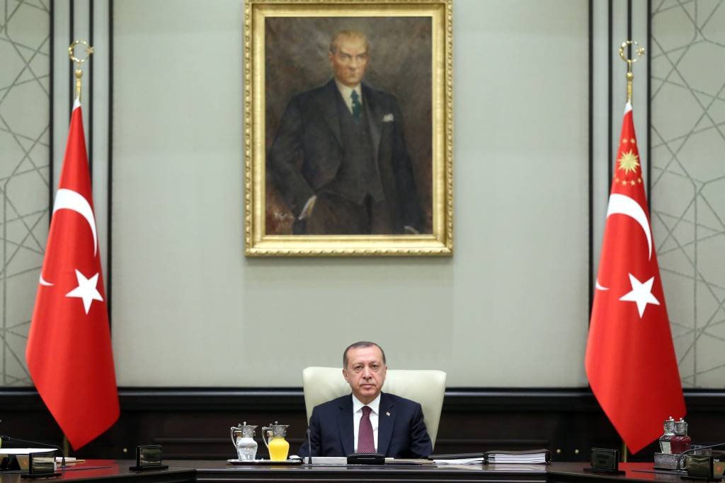 Turquia quer prorrogar estado de emergência por mais 3 meses