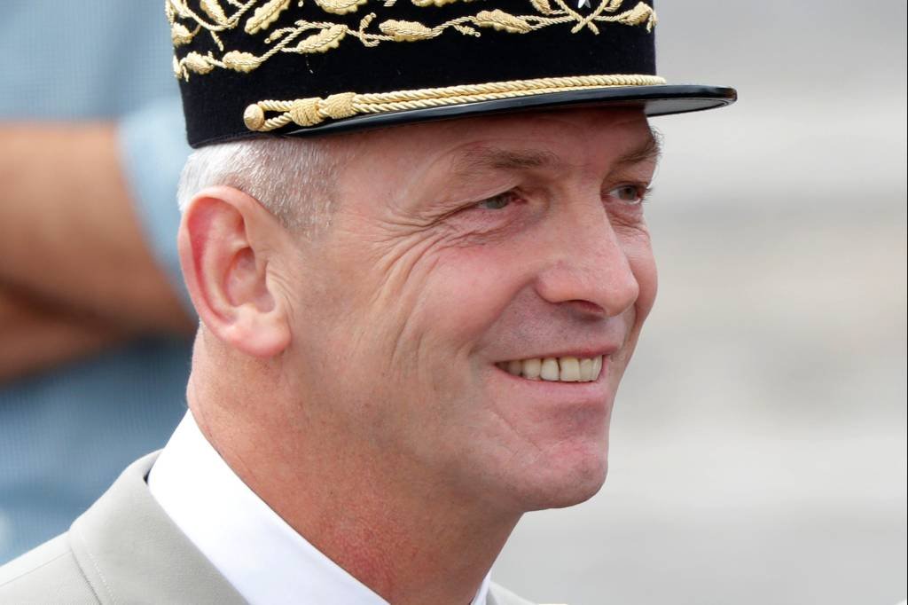 Macron nomeia substituto de chefe do exército após renúncia