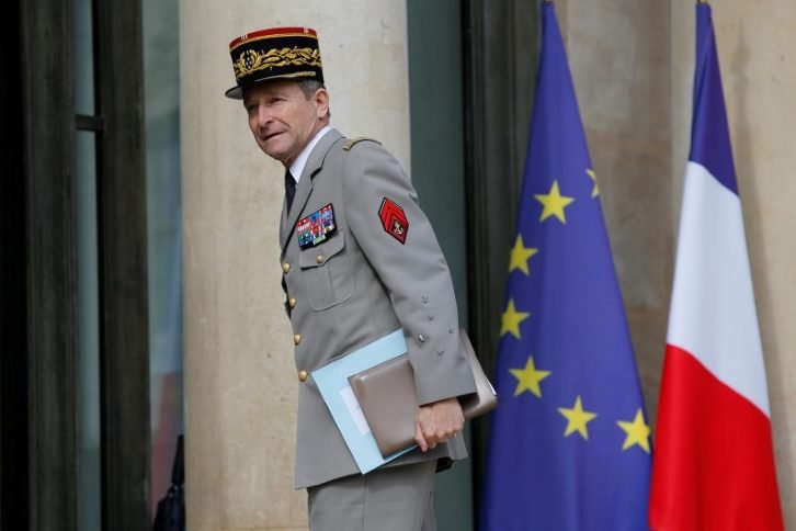 Chefe das Forças Armadas da França renuncia após cortes de Macron