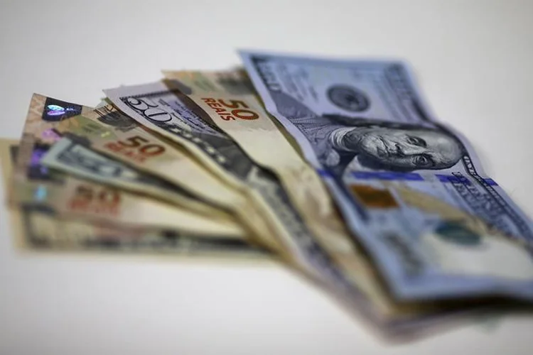 Dólar e real: às 11:08, o dólar recuava 0,23 por cento, a 3,1487 reais na venda, depois de bater 3,1457 reais na mínima do dia (Ricardo Moraes/Reuters)
