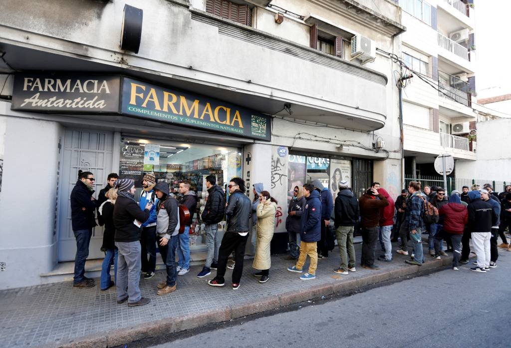 Consumidores de maconha legal quadruplicam no Uruguai