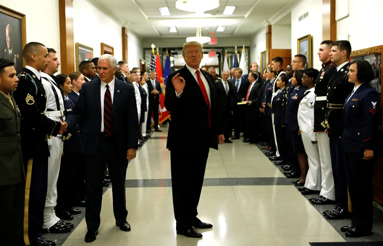 Trump:"Já veremos. Estamos indo muito bem contra o EI. Ele está caindo rápido. Muito rápido" (Kevin Lamarque/Reuters)