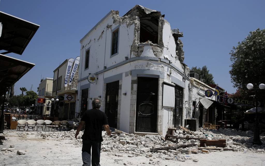 Terremoto atinge costa da Turquia e da Grécia e deixa 2 mortos