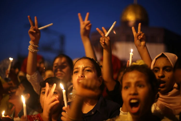 Tensão: confrontos entre manifestantes e as forças de segurança de Israel deixaram cinco mortos e dezenas de feridos (Ibraheem Abu Mustafa/Reuters)