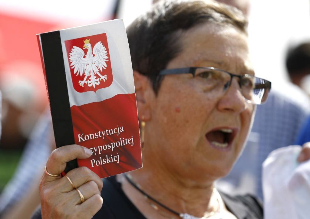Entra em vigor polêmica lei polonesa para reformar a Justiça