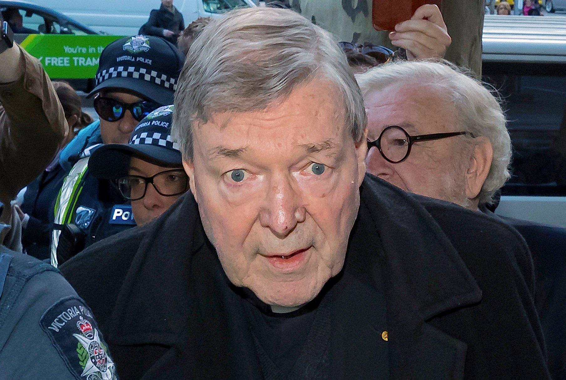 Cardeal Pell acusado de abuso sexual comparece à justiça