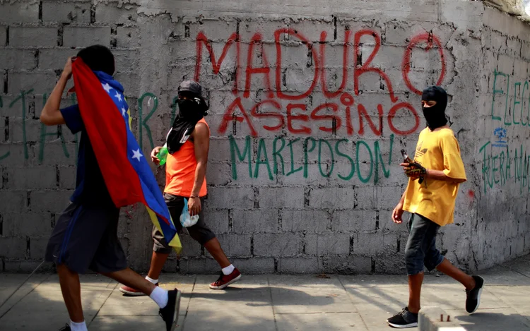 Caracas: a oposição decidiu boicotar a eleição de domingo, mas a pressão cresce nas ruas (Marco Bello/Reuters)