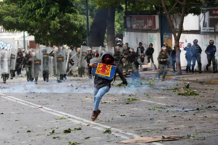 Venezuela: ao menos 50 pessoas foram detidas durante a greve, que foram acompanhadas de muitos bloqueios de ruas em cidades de todo o país (Carlos Garcia Rawlins/Reuters)
