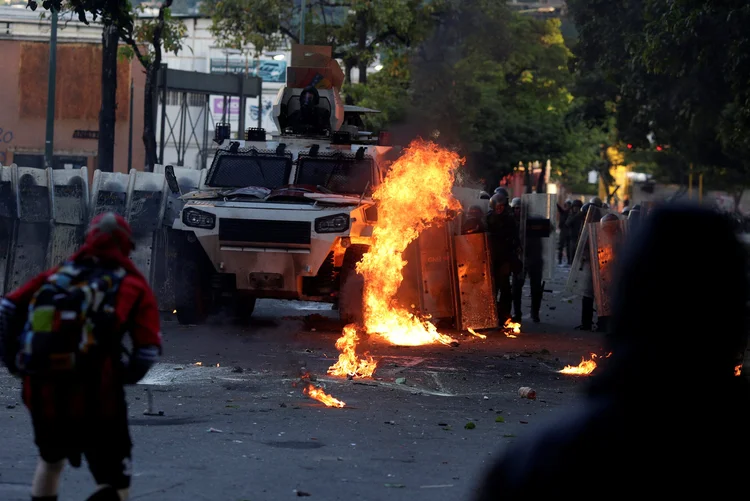 Venezuela: com as novas mortes, já são 103 pessoas que perderam a vida desde o início da onda de protestos no país (Marco Bello/Reuters)