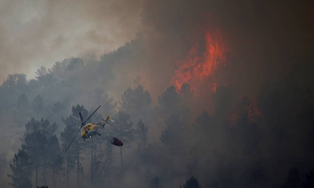 Bombeiros controlam incêndio na região central de Portugal