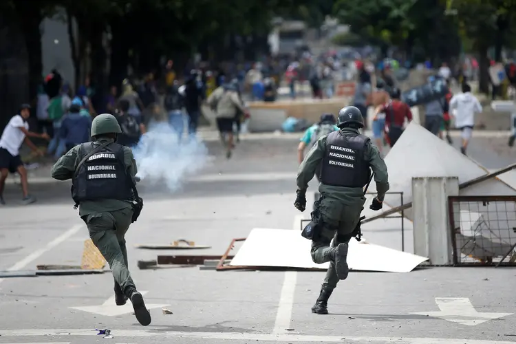 Protestos da oposição contra o governo Maduro em Caracas, Venezuela, dia 27/07/2017 (Andres Martinez Casares/Reuters)