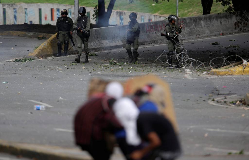 Policial morre baleado em protesto na Venezuela