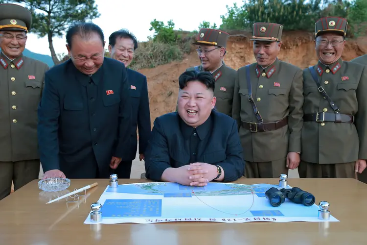Kim Jong Un: o míssil, que buscou "distância máxima", voou por 47 minutos e 12 segundos (KCNA/Reuters)