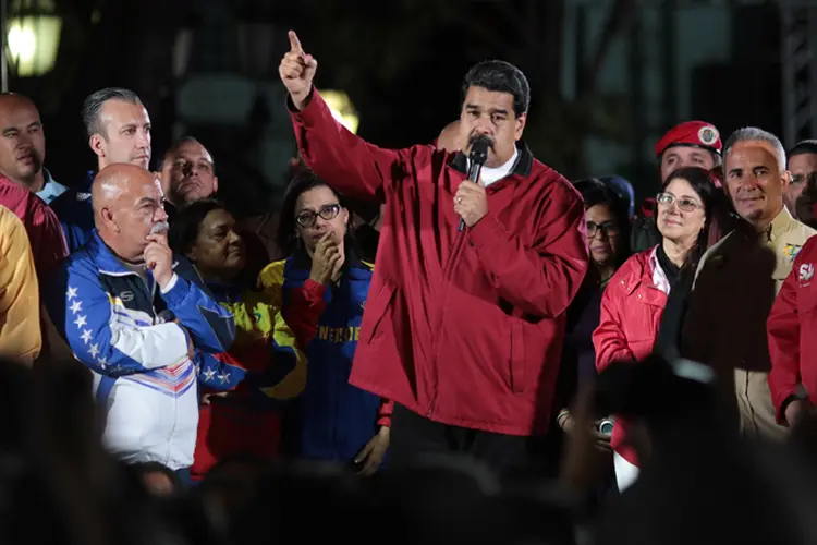 Maduro: presidente venezuelano aposta em promessas e viagens pelo país desde o início da campanha, na última segunda (23) (Miraflores Palace/Reuters)