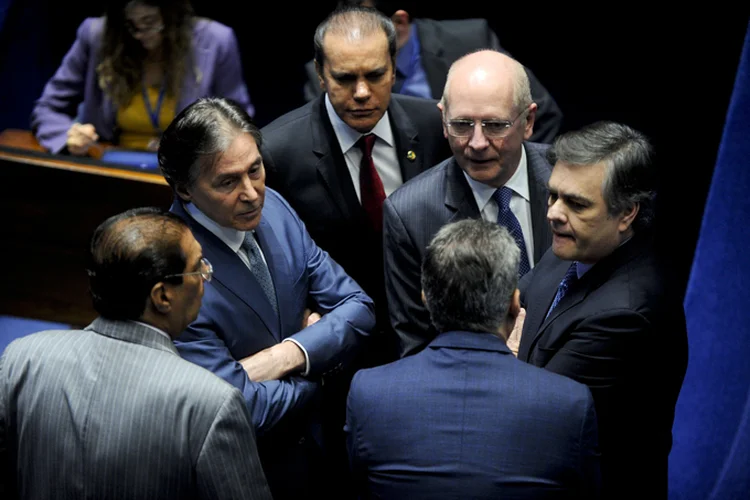 Presidente do Senado, Eunício Oliveira, deixou o plenário do e ordenou que as luzes fossem apagadas e os microfones cortados (Marcos Oliveira/Agência Senado)