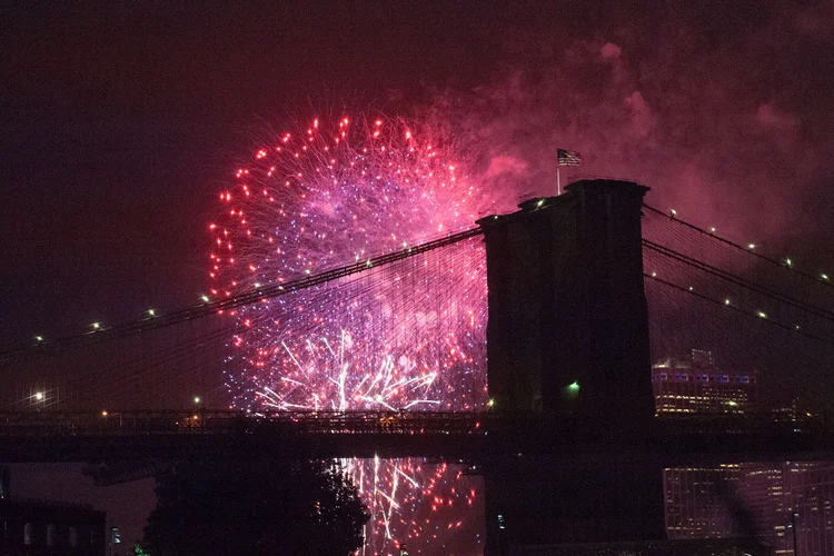 Independência: os fogos de artifício são tradição no Dia da Independência (Stephanie Keith/Getty Images/Getty Images)