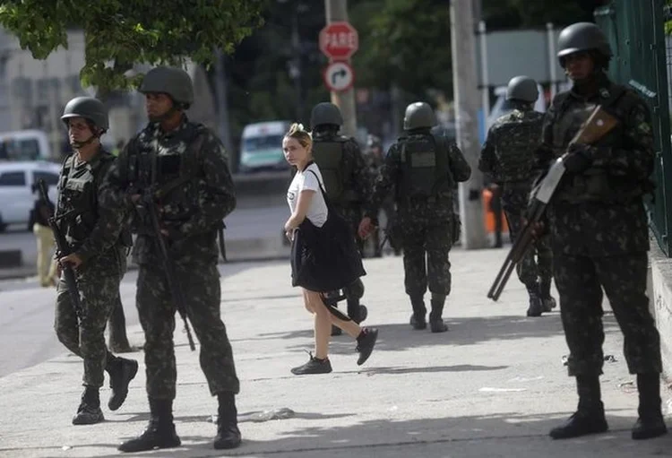 Rio de Janeiro: militares podem ficar no estado até o fim de 2018, segundo presidente Michel Temer (Ricardo Moraes/Reuters)