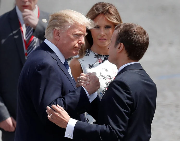 TRUMP E MACRON, EM PARIS: cada vez mais pressionado pela Rússia, o presidente americano se aproximou do jovem líder francês  / Yves Herman/ Reuters