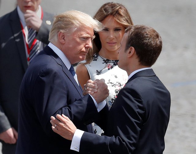 A saída à francesa de Donald Trump ao lado de Macron